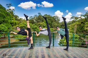 Here, dancers touch the clouds. Is there anything Shen Yun performers can't do?!

(Photo by Tony Xue)